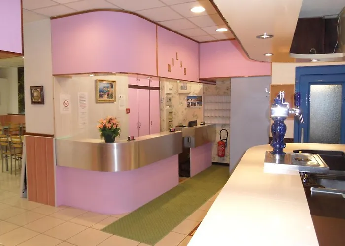 Le Milan Hotel Lurdy